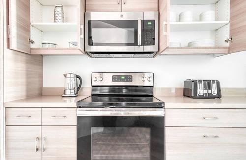 Hillsdale Apartment | Deluxe San Mateo 1BR w/Pool, Gym & W/D, nr Caltrain, by Blueground