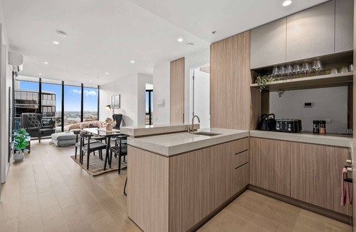 Port Melbourne Condo | Deluxe Sanctuary with Amazing Views and 2 Parking Spaces
