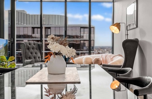 Port Melbourne Condo | Deluxe Sanctuary with Amazing Views and 2 Parking Spaces