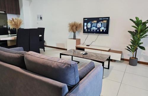 Seri Tanjung Pinang Apartment | Deluxe Seaview Suite Twin Bed by The Only Bnb