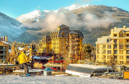 Whistler Village Apartment | Deluxe Slopeside Suite with Mountain Views