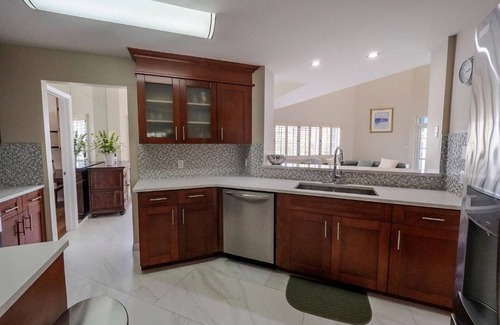 Seven Mile Beach Villa | Deluxe Spacious Villa: Ultimate Getaway!