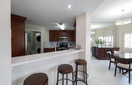 Seven Mile Beach Villa | Deluxe Spacious Villa: Ultimate Getaway!