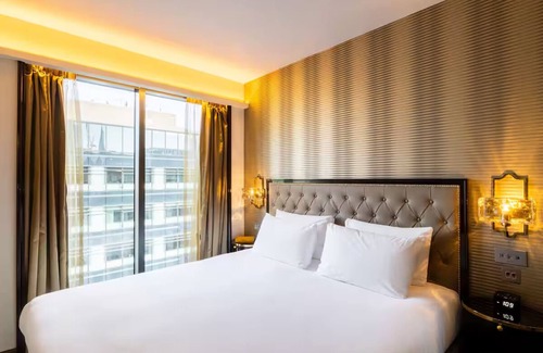 Portsoken Hotel | Deluxe, Spitel Fyeld King at Hotel Saint—Near Landmarks & Historic Sites!