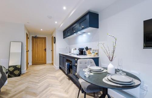 Stoney Middleton Apartment | Deluxe Studio Apartment with Private Balcony