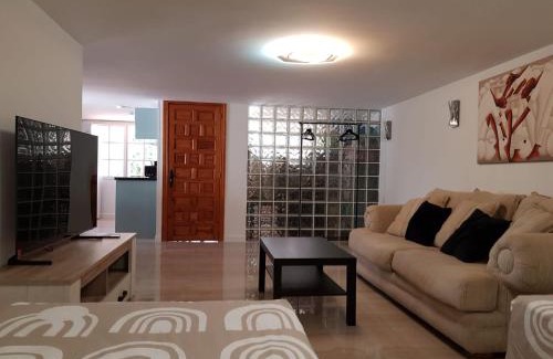 Torrequebrada House | DELUXE Studio ATHOS 50 MP Garden patio BENALMADENA Golf & Beach