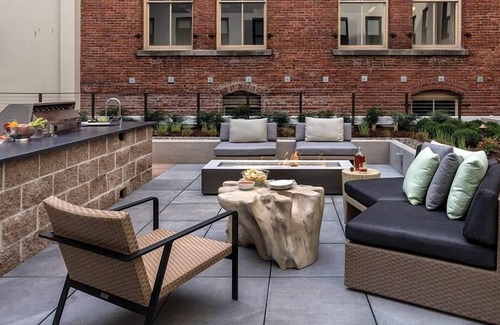 Old Town Chinatown Condo | Deluxe Studio Condo Waterfront Fun!