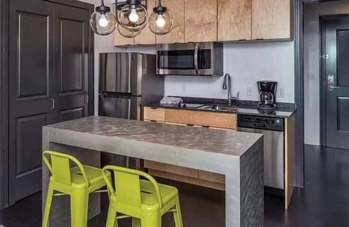 Old Town Chinatown Condo | Deluxe Studio Condo Waterfront Fun!