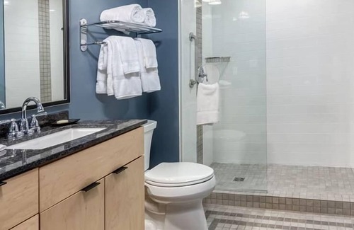 Old Town Chinatown Condo | Deluxe Studio Condo Waterfront Fun!