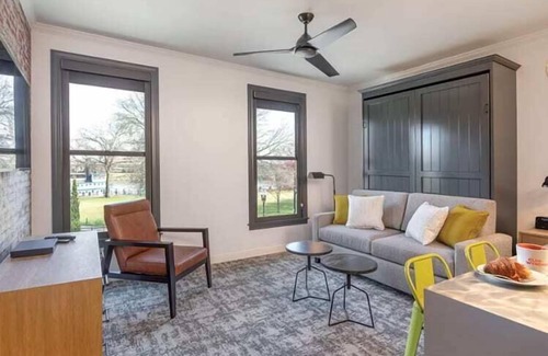 Old Town Chinatown Condo | Deluxe Studio Condo Waterfront Fun!