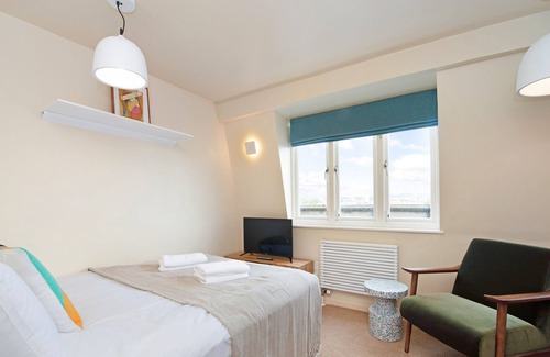 Camden Town with Primrose Hill Apartment | Deluxe Studio in Heritage Camden Terrace