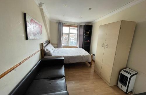 Shacklewell Apartment | Deluxe Studio in Stoke Newington