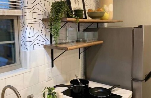 Joplin House | Deluxe Studio w/great location! Sleek & stylish!