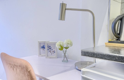 Highbury West Apartment | Deluxe Studio with City View-9