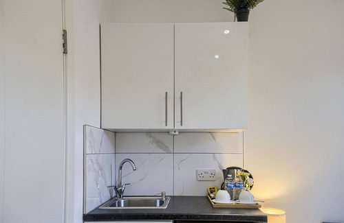 Highbury West Apartment | Deluxe Studio with City View-10