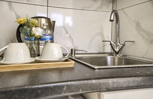 Highbury West Apartment | Deluxe Studio with City View-10