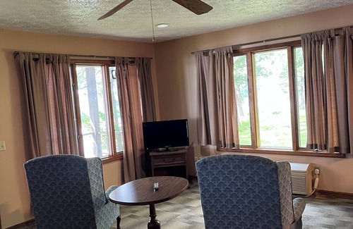 Golconda House | Deluxe Suite w/Full Kitchen on the River Bluff
