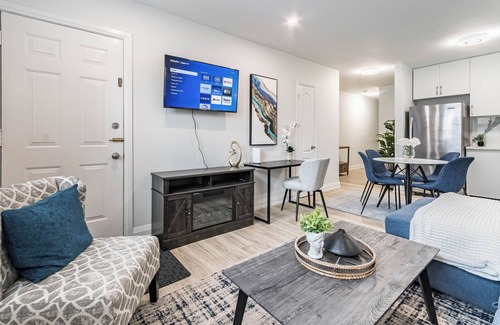 Port Credit Apartment | Deluxe Suite, Free Parking, Port Credit Lakeshore