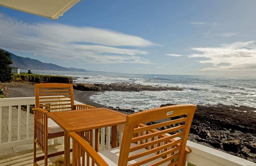 Shelter Cove House | Deluxe Suite | Full Kitchen | Jacuzzi | Rm 8