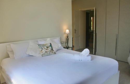 Como Apartment | Deluxe top floor apartment in Villa Marina