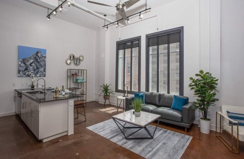 Downtown Fort Worth Apartment | Deluxe Top-floor Penthouse | Downtown Fort Worth