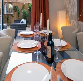 Saint Paul's House | Deluxe Townhouse Next to Cabot Circus