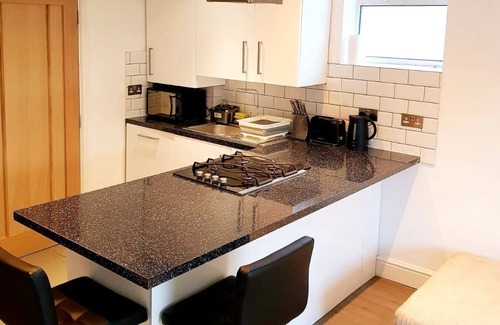 Ponders End Bed & Breakfast | DELUXE TWIN/KING ROOM