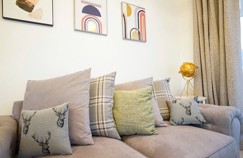Eastleigh Apartment | Deluxe Two Bedroom Serviced Apartment by Hampshire Stays - Southampton Eastleigh