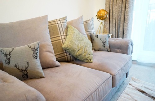 Eastleigh Apartment | Deluxe Two Bedroom Serviced Apartment by Hampshire Stays - Southampton Eastleigh