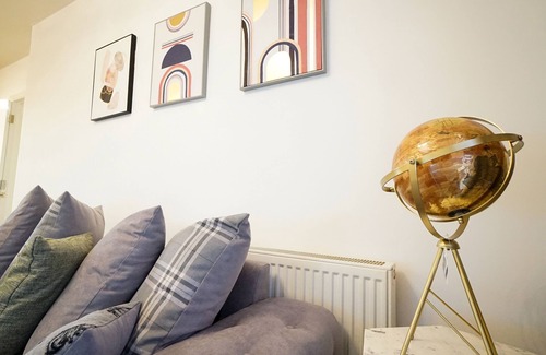 Eastleigh Apartment | Deluxe Two Bedroom Serviced Apartment by Hampshire Stays - Southampton Eastleigh