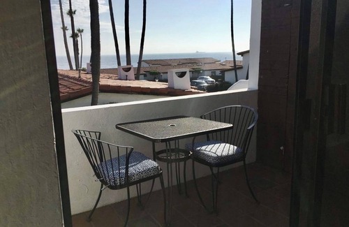 La Paloma Villa | DELUXE VILLA FOR 6 GUESTS-2 BEDROOM,1BATH