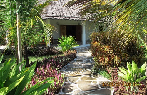 Watamu Villa | Deluxe Villa With Garden/Pool With Service Staff 150mt From the sea