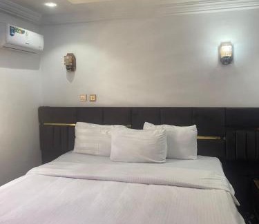 Gwarinpa Estate Hotel | Demayafolo suite