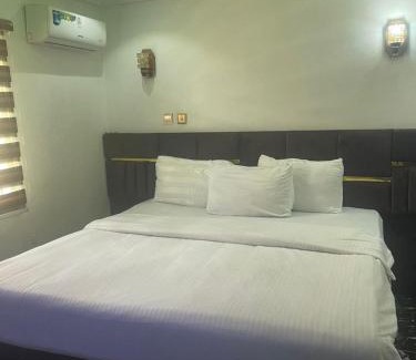 Gwarinpa Estate Hotel | Demayafolo suite