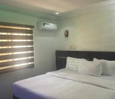 Gwarinpa Estate Hotel | Demayafolo suite
