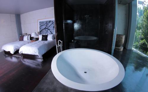 Lafayette Hotel | Demetria Hotel