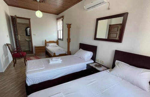 Gjirokaster House | Denis - Private Rooms Guesthouse Gjirokastra