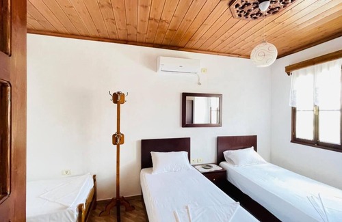 Gjirokaster House | Denis - Private Rooms Guesthouse Gjirokastra