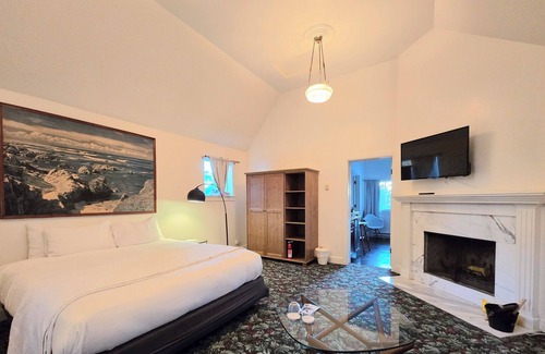 Little River Hotel | Dennen's Victorian Farmhouse