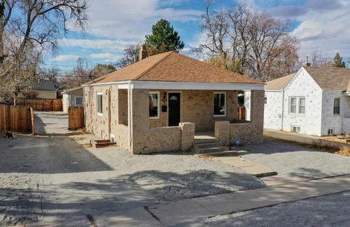 East Colfax House | Denver 2 King Beds Updated Cozy Upper Unit