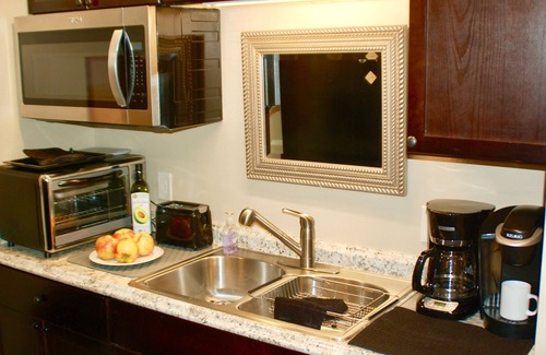 University Hills Apartment | Denver Blue Bear Romantic Spa Getaway: Private 1 BR Apartment with NEW Spa Room