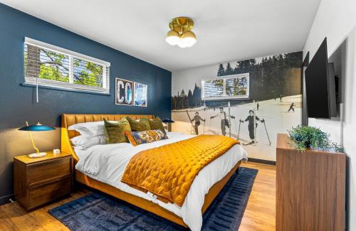 Castlewood House | Denver Luxe Funhouse, Hot Tub, Mini Golf, Theater