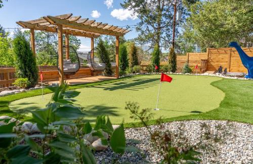 Castlewood House | Denver Luxe Funhouse, Hot Tub, Mini Golf, Theater