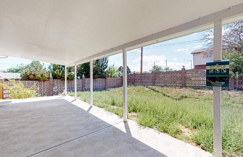 Dupont House | Denver Remodeled 2 King Beds Large yard Upper Unit