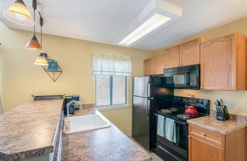 Englewood Apartment | Denver Tech Center Apt! Fast WiFi & Free Parking!