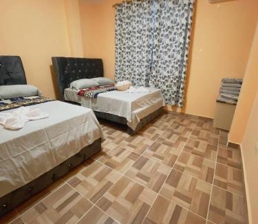Puerto Baquerizo Moreno Apartment | Departamento en San Cristóbal a 5 minutos del malecón, con 2 habitaciones, 4 camas, sala de estar, área de comedor, cocina equipada y excelente ubicación - Marysol - Galápagos Home