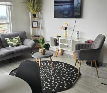 Rancagua Apartment | Departamento- al costado Del hospital regional- cercano a safari - panamericana 5 - parking privado - wifi - 2 hab -2 Baños