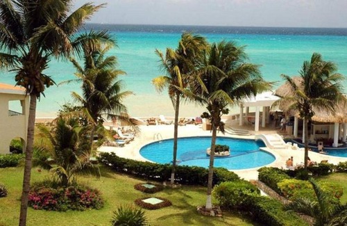 Playacar Fase I Apartment | Departamento frente al mar con dos recámaras y seguridad 24 h a dos cuadras de la Quinta Avenida