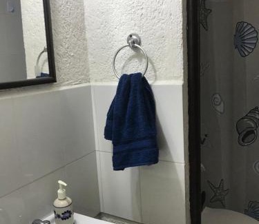 Crucecita Apartment | Departamento la crucecita, con aire acondicionado, excelente ubicación, en segunda planta