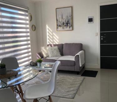 Los Angeles Apartment | Departamento Los Canelos, a metros de Avenida Las Industrias- Incluye, NETFLIX DirecTV aire acondicionado, Internet